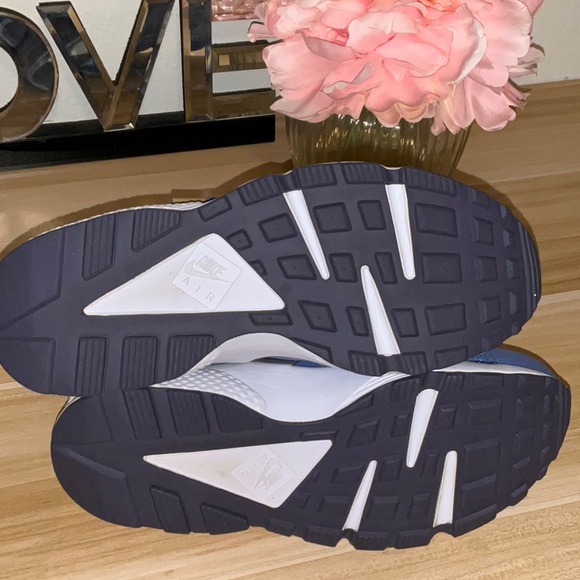 🚨NEW🚨 NIKE HUARACHE MEN 9.5 - Picture 4 of 6